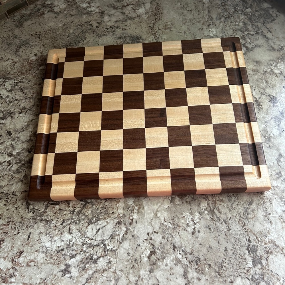 Cutting Board XL - Handcrafted - Checker Design - Picture 6 of 11